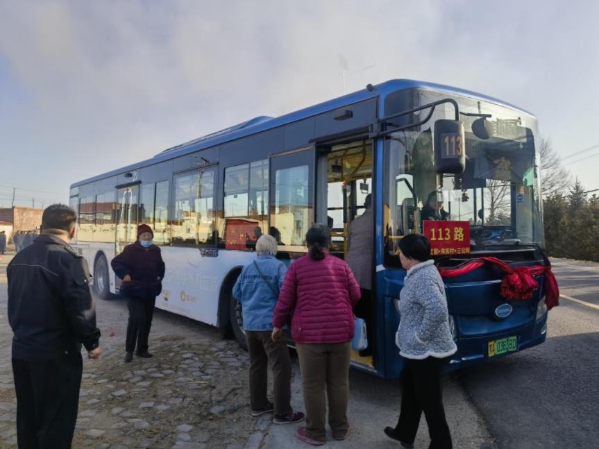 老丈窑村：公交车通到家门口啦！