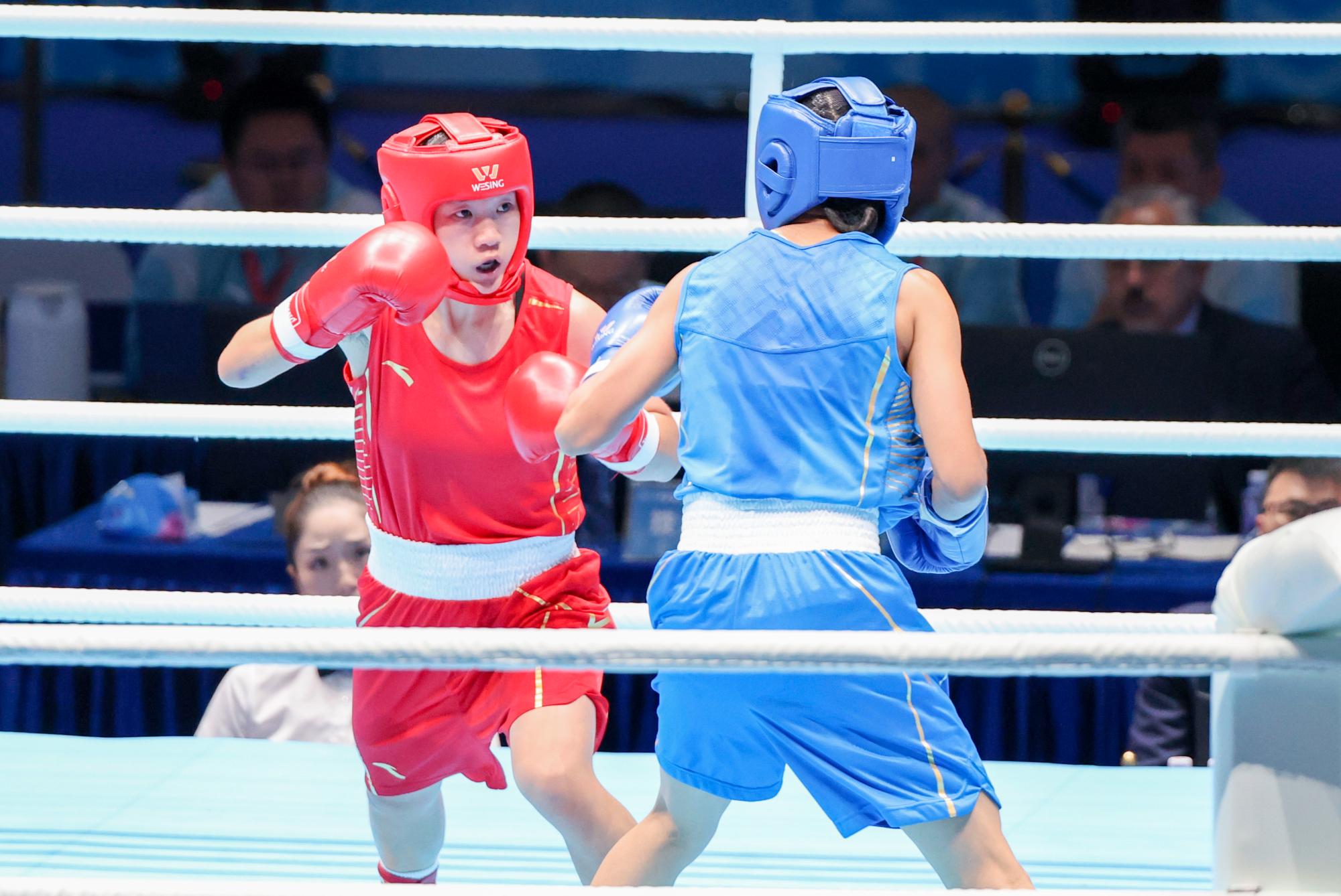 内蒙古女拳手赵轩强势晋级女子54公斤级决赛