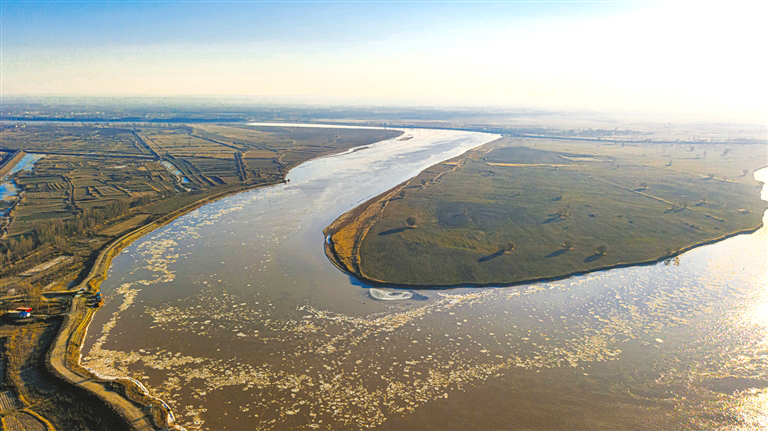 黄河托克托县段出现流凌