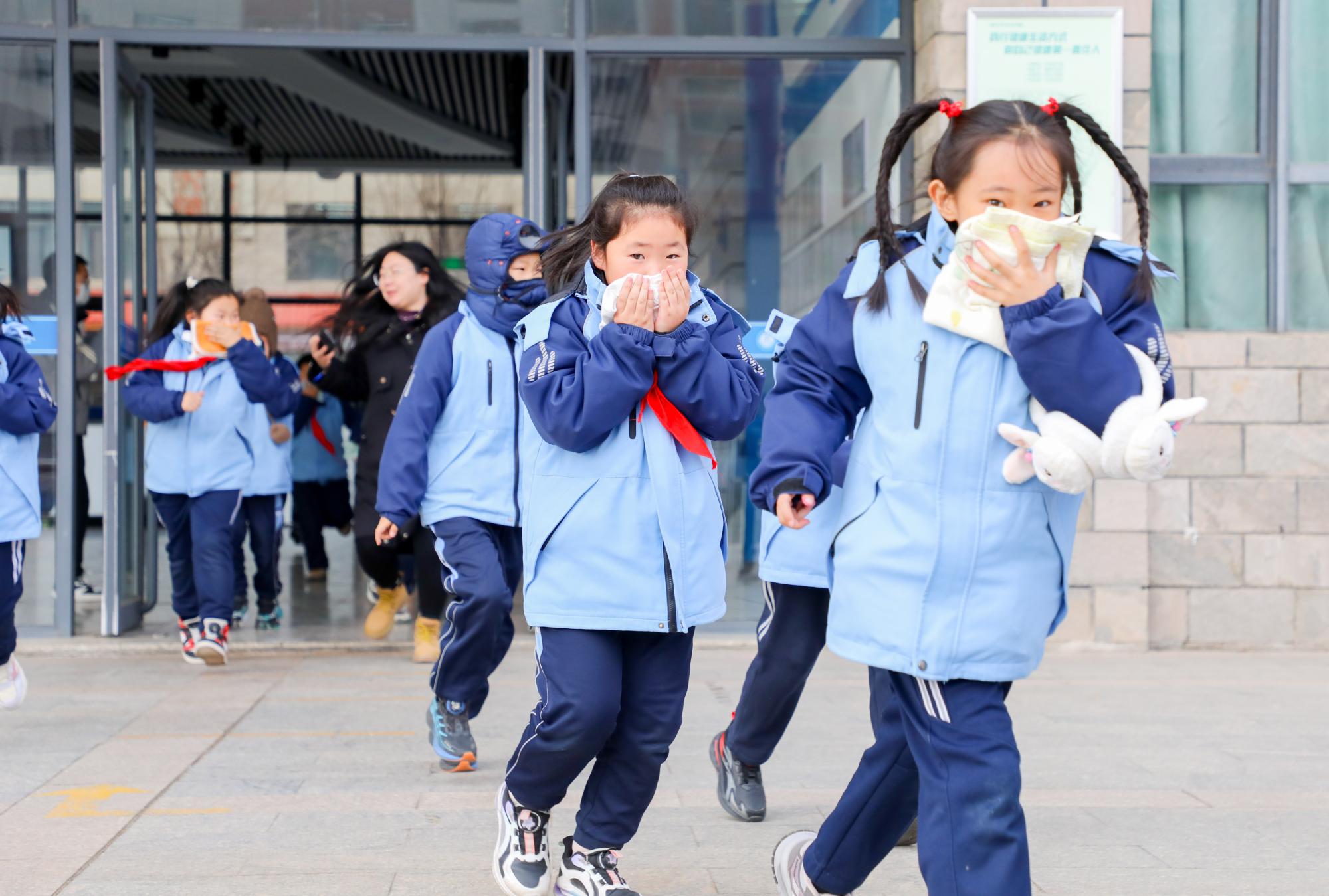 筑牢校园“防火墙”