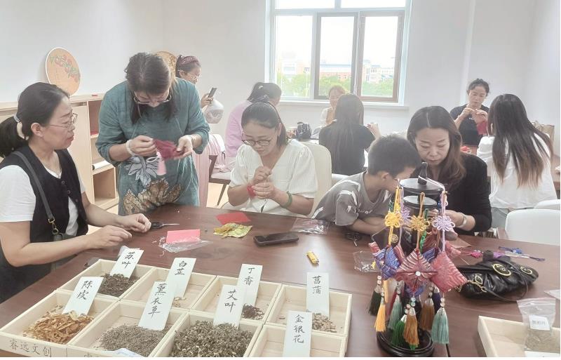 巴彦淖尔：12.8万名志愿者 温暖一座城