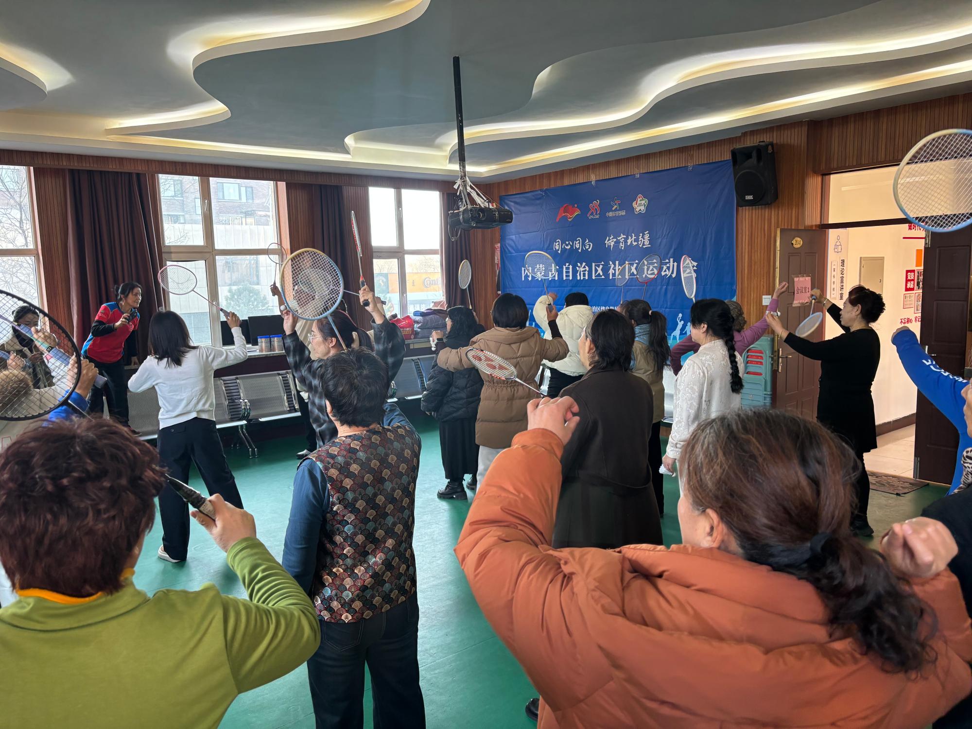 专业指导+趣味竞技：社区健身活动燃动邻里情