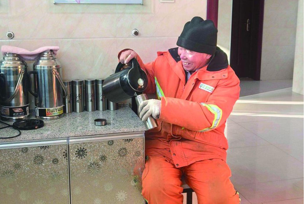 集宁32处暖心驿站：让一线劳动者“冷有地方暖，累有地方歇”