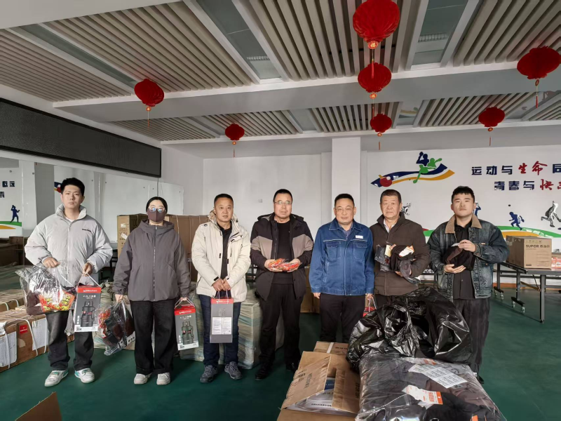 情融寒岁递温暖 心牵职工送温情