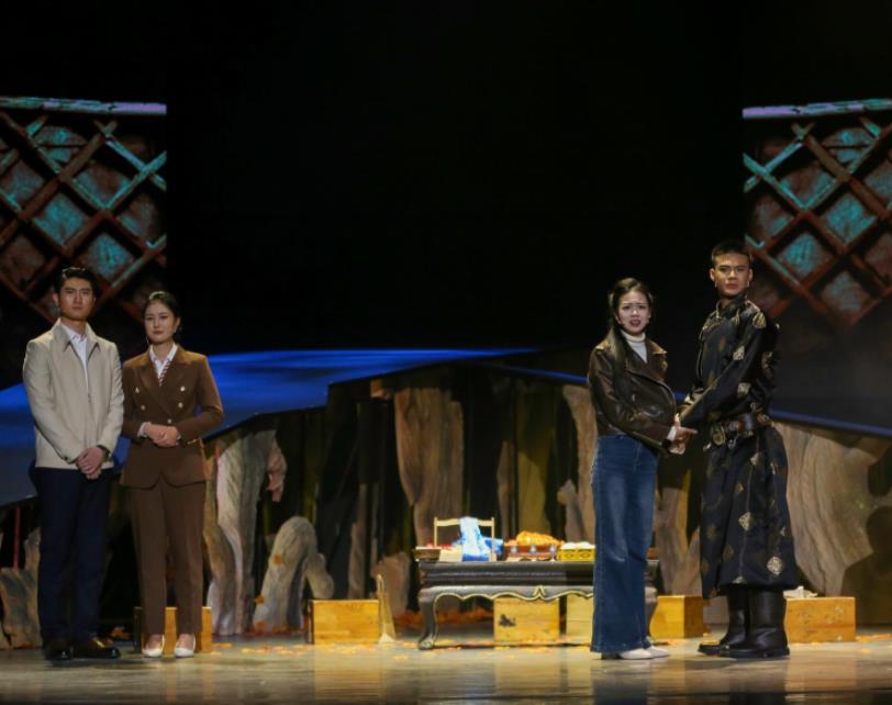 《爱向苍穹》首演：三代航天人 赤诚映家国