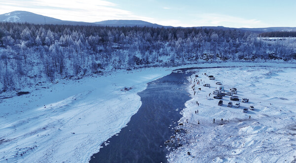 不冻河冬景美如画