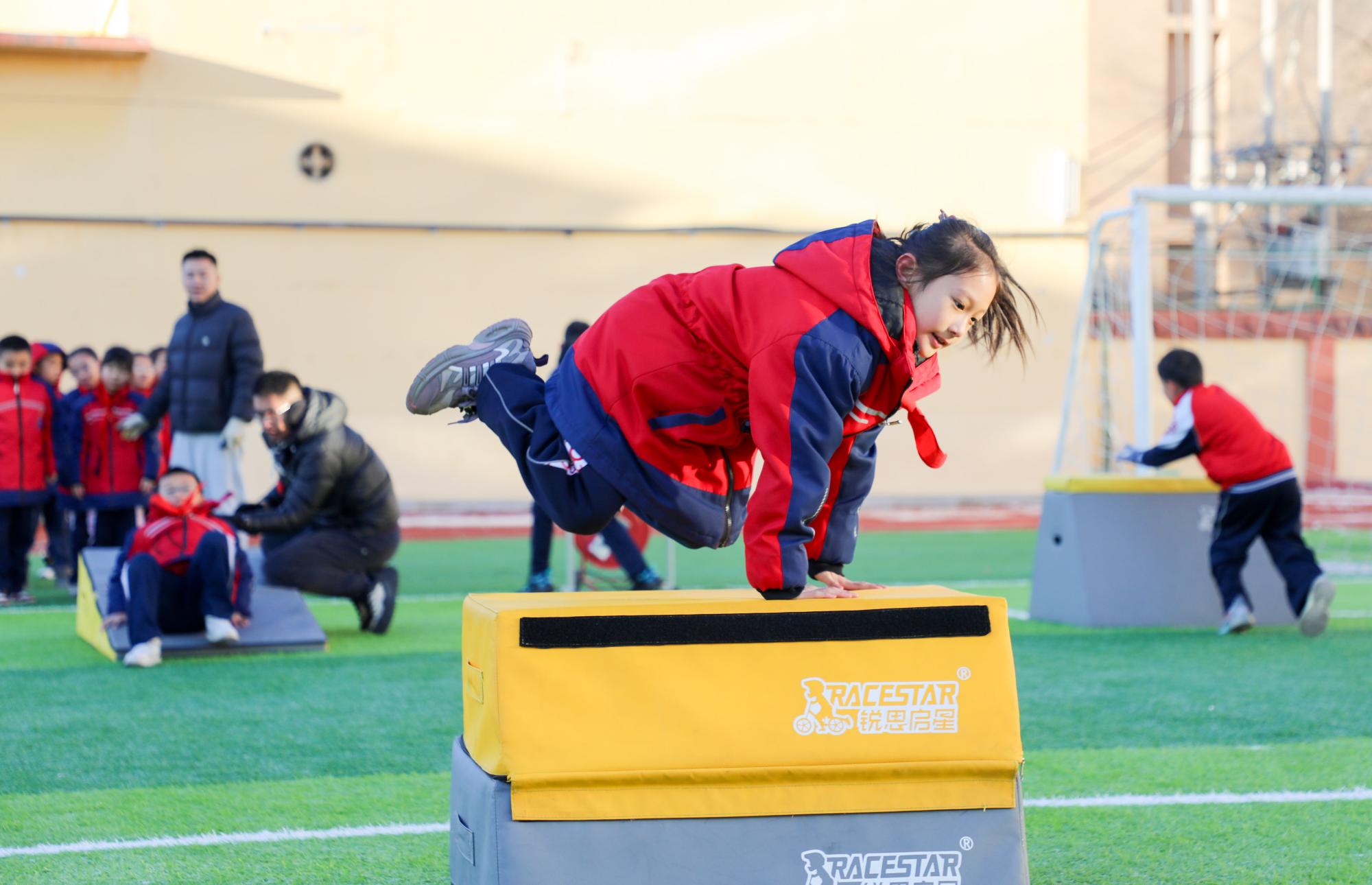 跑酷体育课乐趣满满