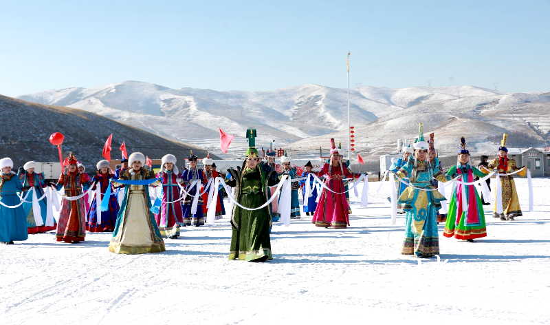 红石崖冰雪文化旅游季：千人共享羊杂宴