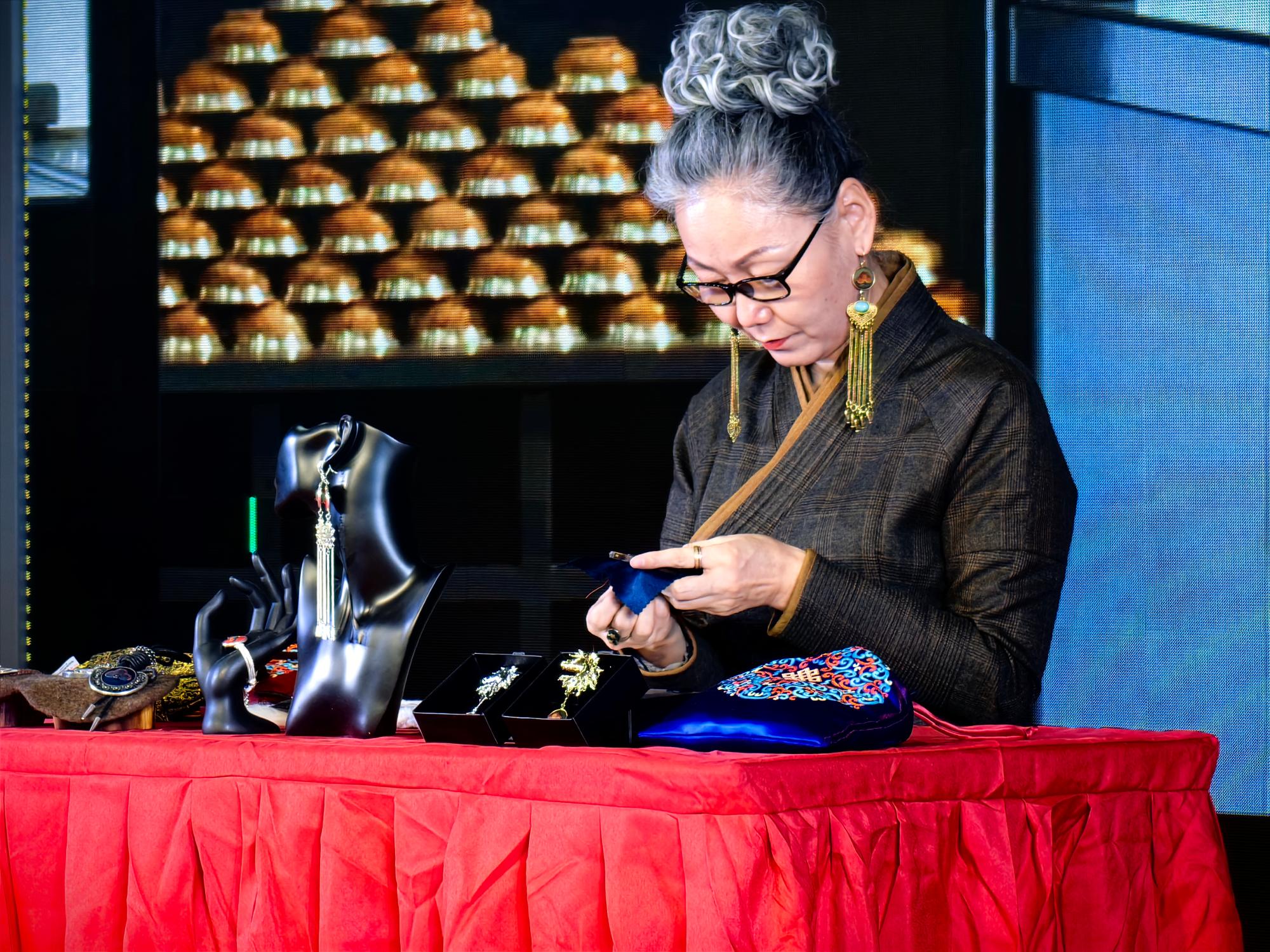 非遗盛宴绽青城 四省区传承人同台秀绝技