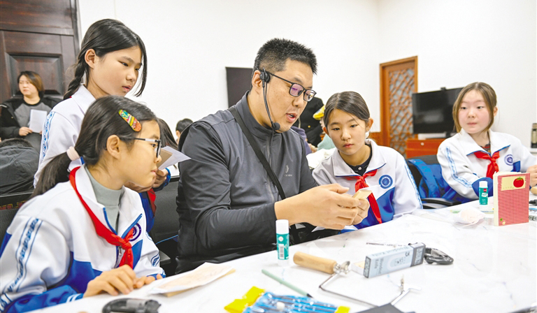 对话故宫匠人 守护青城瑰宝 　