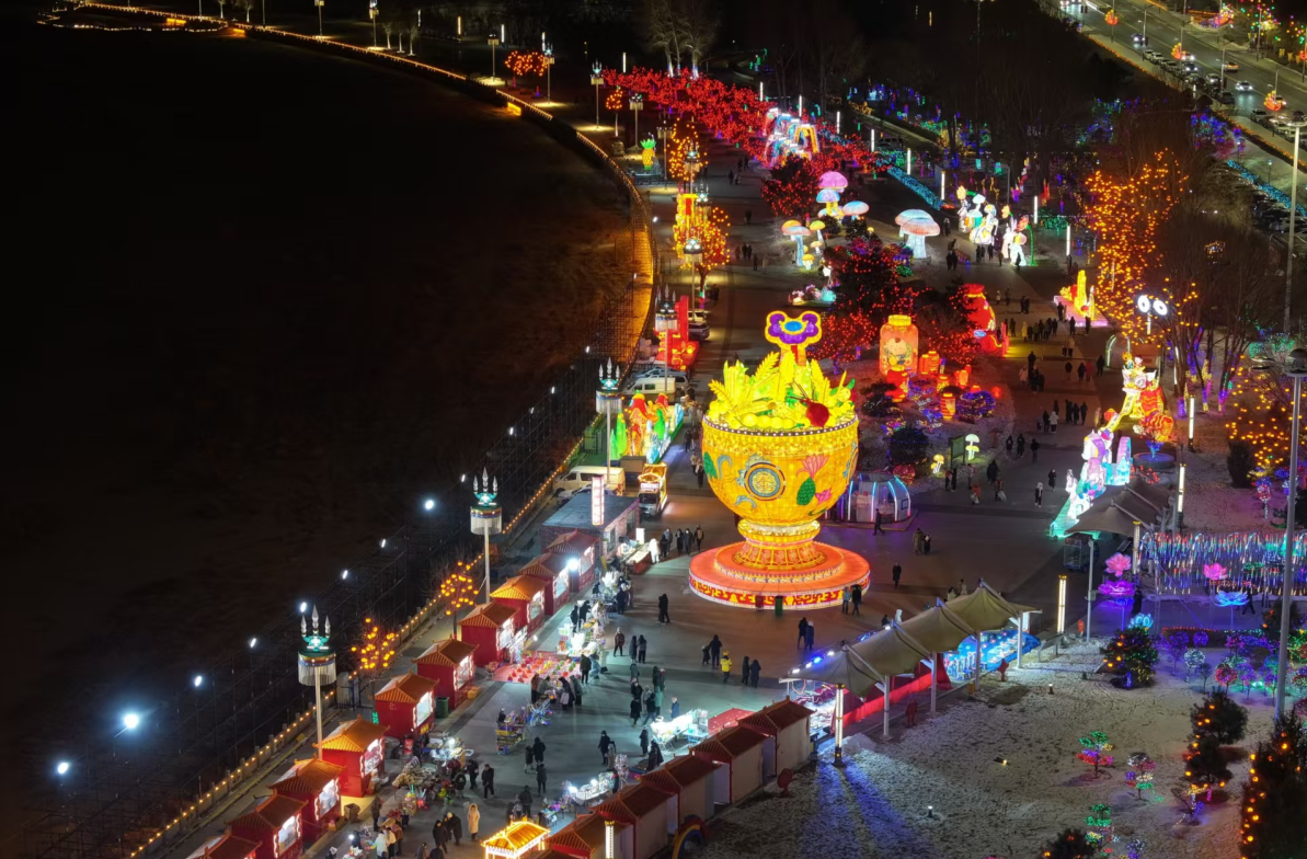 这场跨年活动的快乐密码，就藏在歌舞、美食和夜空的烟花里