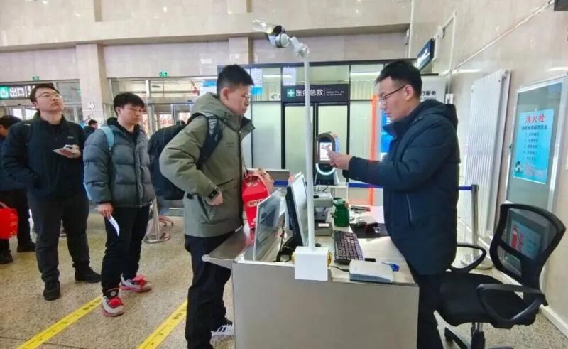 成绩亮眼！阿拉善机场2025年三大核心指标创近三年新高