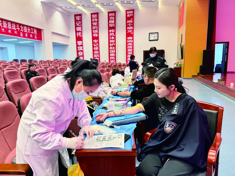 无偿献血 传递爱心