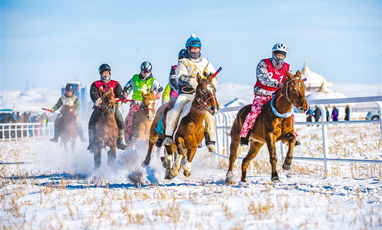 锡林浩特冬季那达慕暨蒙古马超级联赛开幕