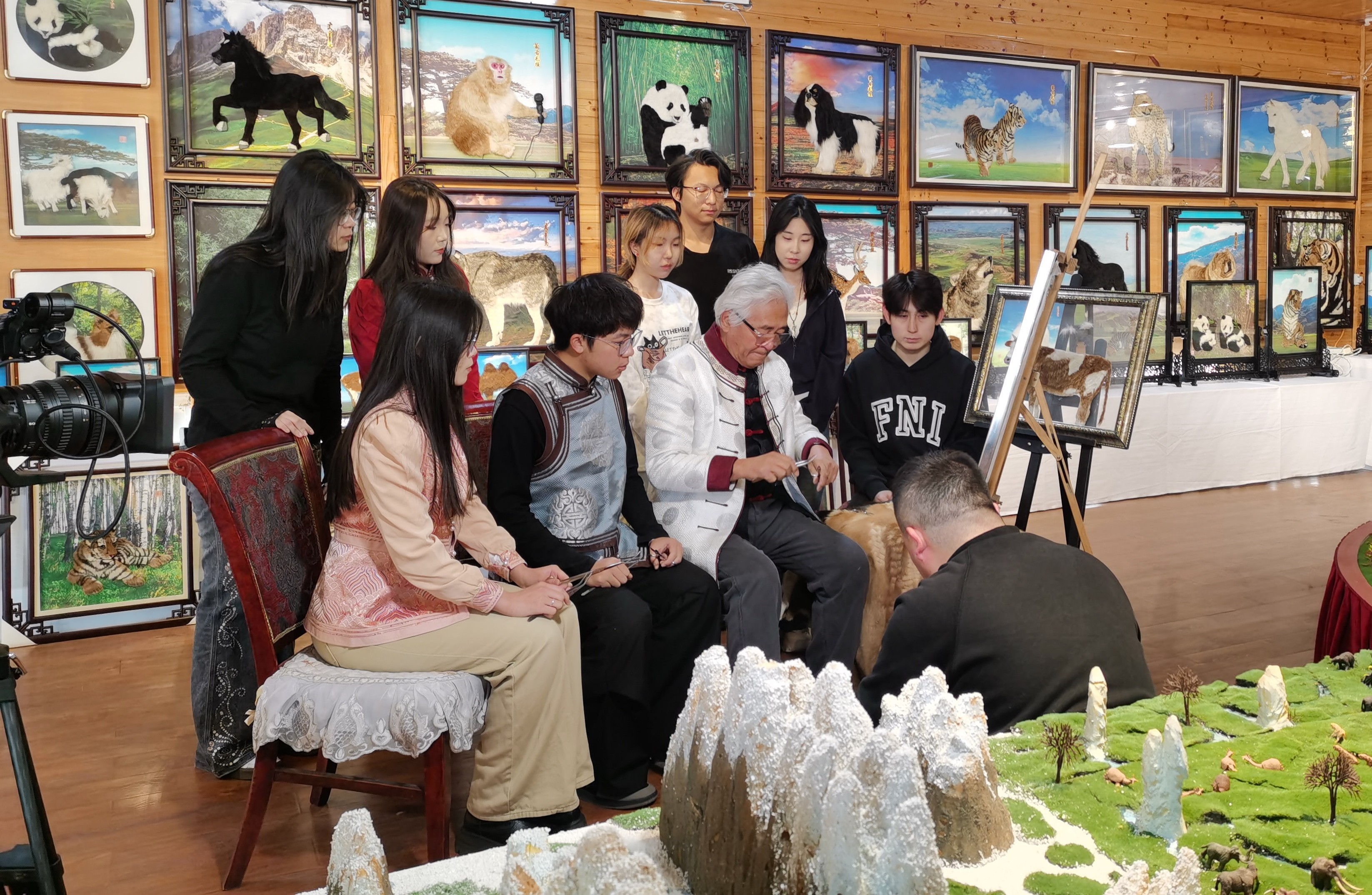 &nbsp;纤毛为笔绘传承