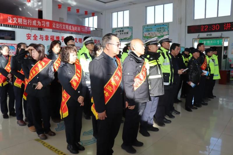 “平安春运、便捷春运、温馨春运”