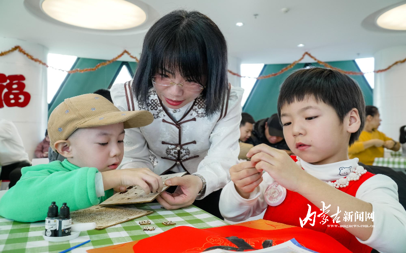 萌娃体验活字印刷8.jpg mmexport1770102259078.jpg