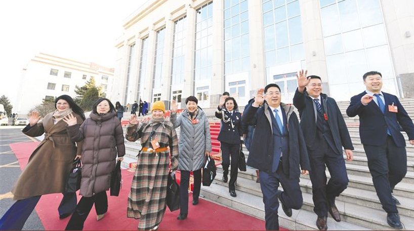 团结奋进启新程 同心同行谱华章——自治区政协十三届四次会议剪影