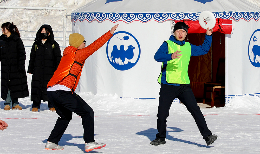 “冰雪+飞盘”！欢乐不重样
