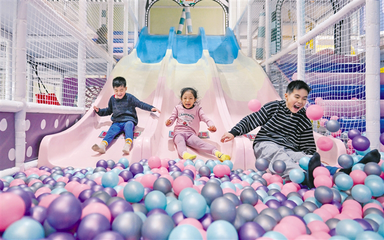 游乐场里乐翻天