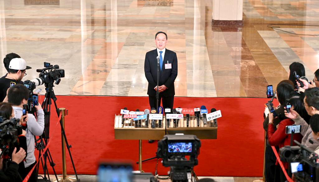 两会·人大开幕丨十四届全国人大四次会议首场“部长通道”集中采访活动举行