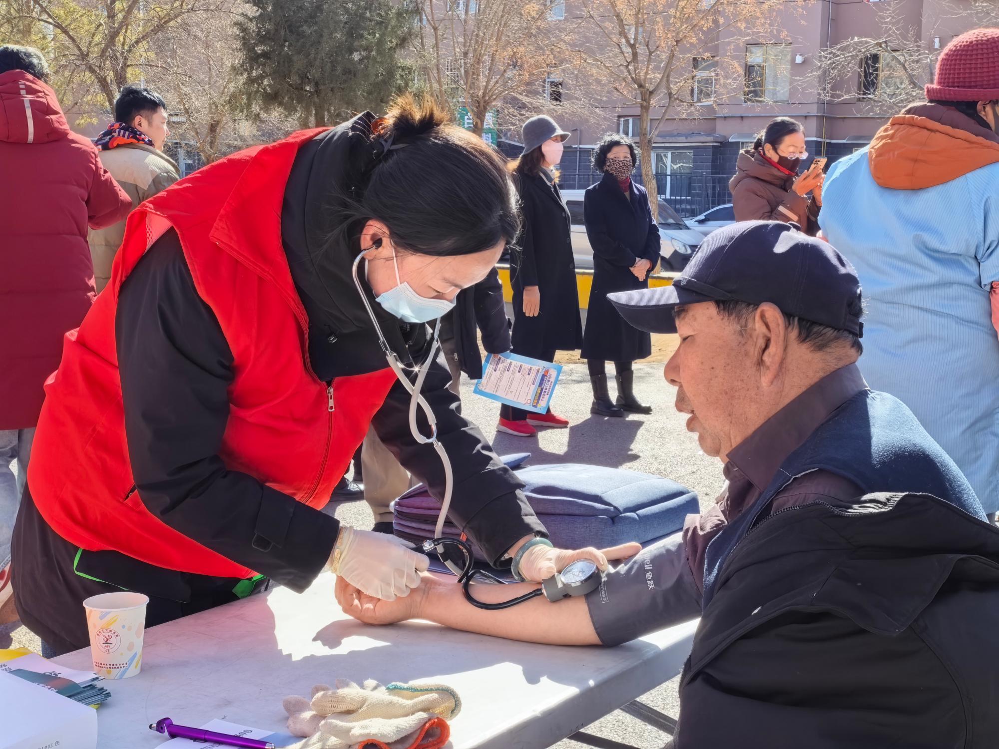 家门口的“文明市集”：一站式服务暖邻里