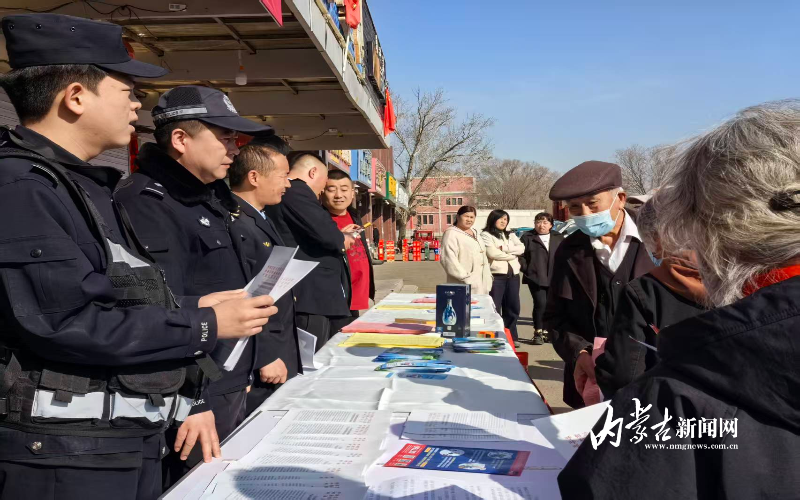 摆摊设点的宣传阵地 mmexport1773547250896.jpg