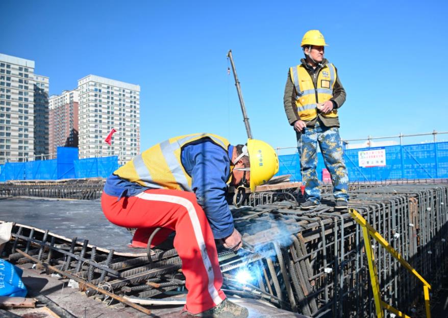 力争年底完工 昭乌达路与南二环互通立交全面复工