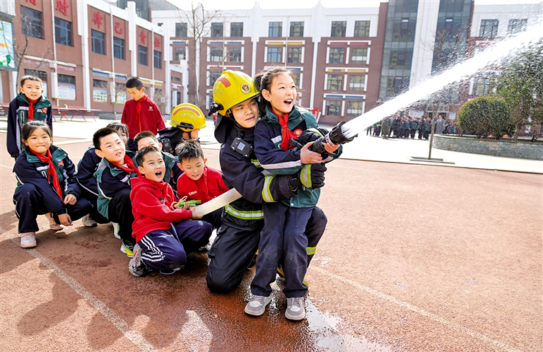 以练筑防 守护校园平安