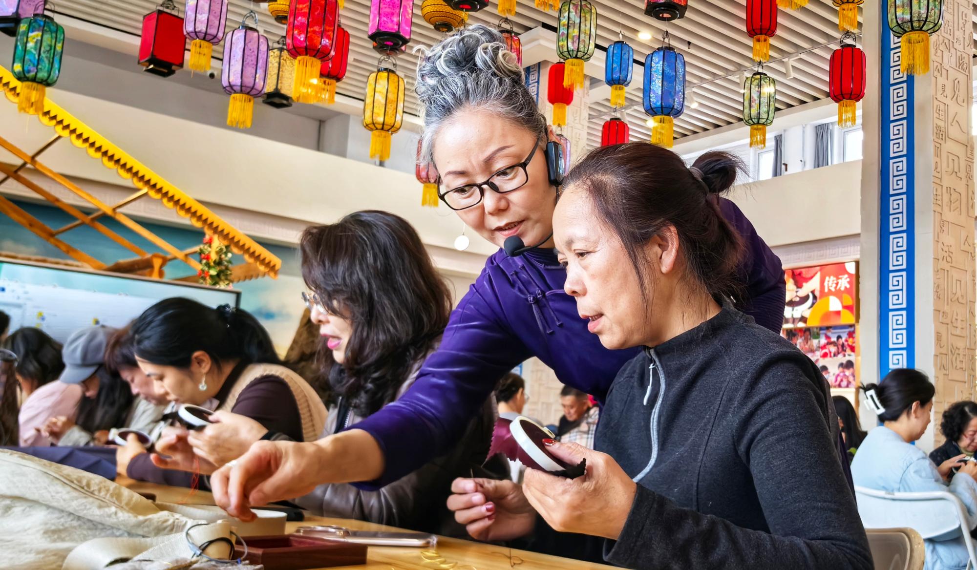 内蒙古展览馆非遗大课堂开课：刺绣针绣藏春韵