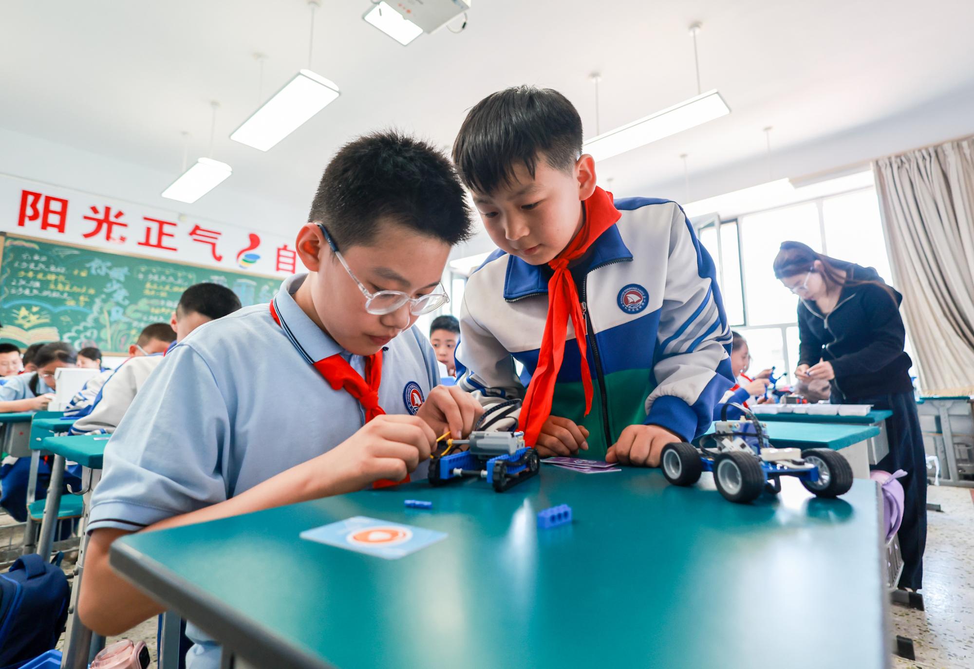 多彩社团  快乐成长