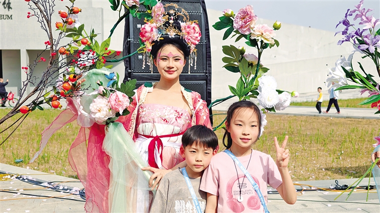 “十二花神”扮靓青城