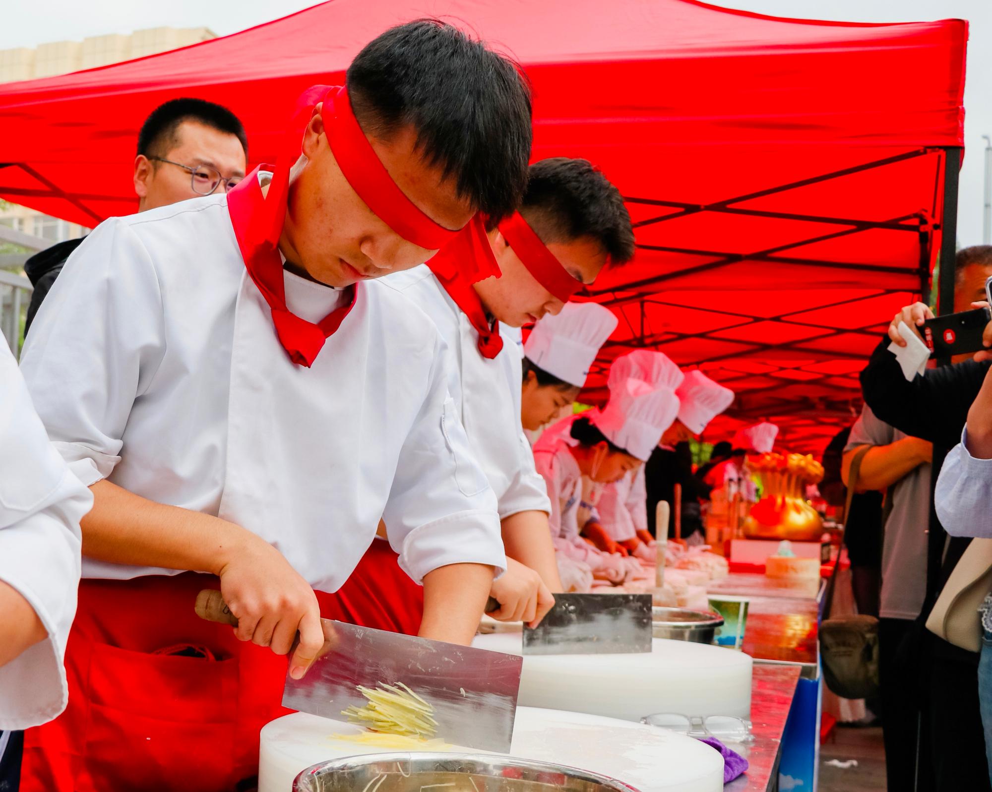 烧麦产业学院首届烧麦制作大赛开赛