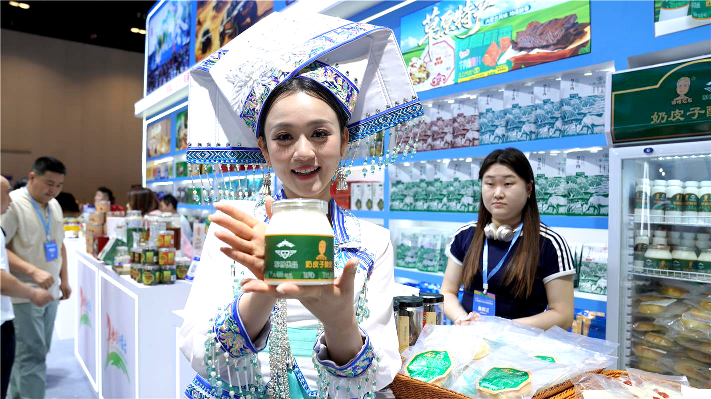 凭味道“出圈”！北京消博会内蒙古特色美食俘获各地游客味蕾