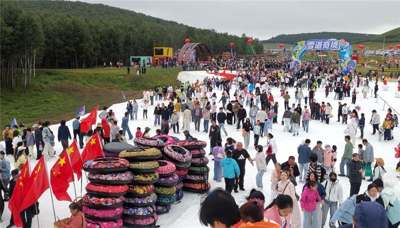 牙克石凤凰山夏日冲雪狂欢季三日活动启幕 反季冰雪撬动暑期文旅新格局
