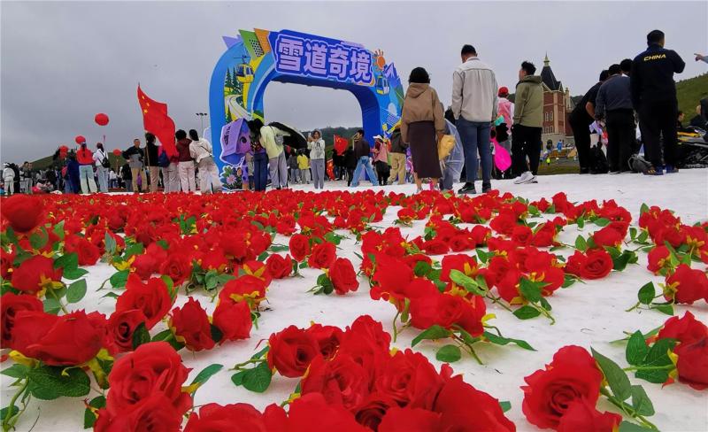 2026呼伦贝尔牙克石凤凰山夏日冲雪狂欢季启幕