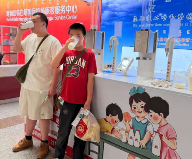 唤醒童年记忆！呼和浩特白塔国际机场鲜奶汩汩飘香