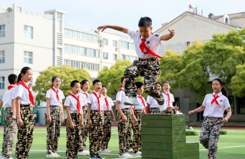 国防体育挑战赛燃动校园