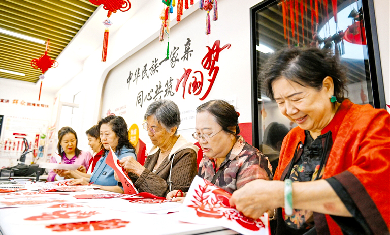 “小”超市“大”爱心 民族团结一家亲