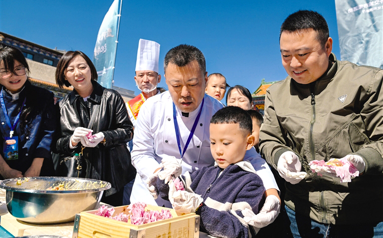 老城街区烟火气 烧麦飘香引客来