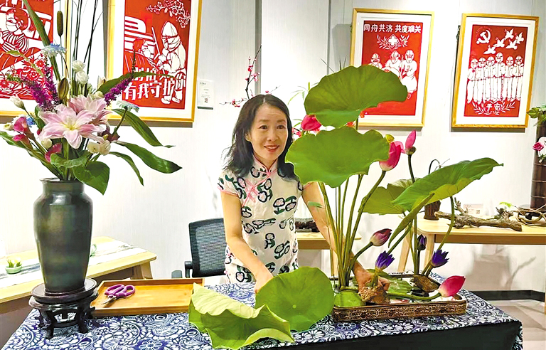 花枝藏天地 匠心续雅韵