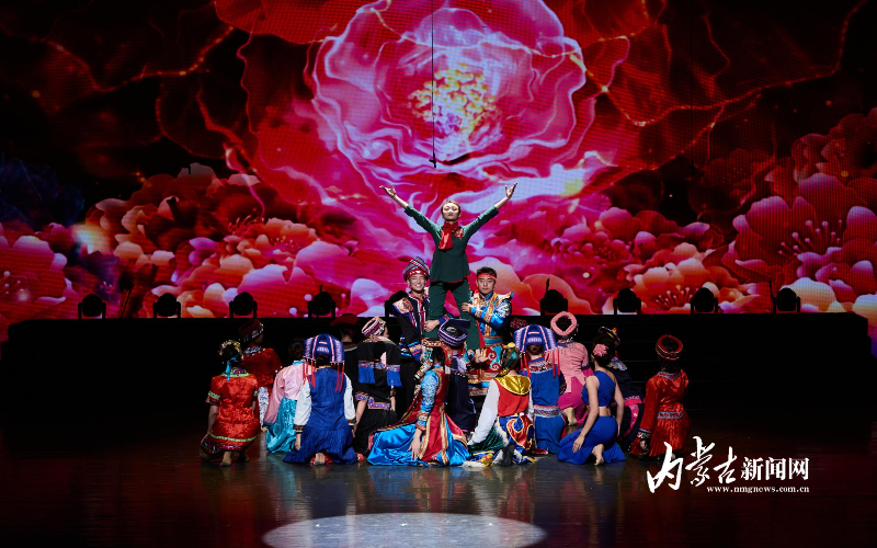 歌舞演绎爱国情怀 CM7A6508.jpg