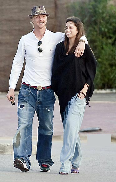 古蒂携女友秘境度假