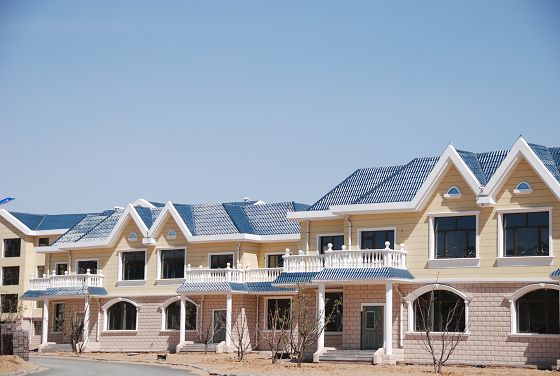 乌兰木伦村位于伊金霍洛旗东南部,距旗人民政府所在地(阿腾席热镇)