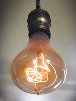 最长寿灯泡亮了109年