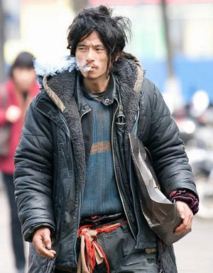 潮人乞丐走红网络 看大牌明星扮乞丐哪个更帅