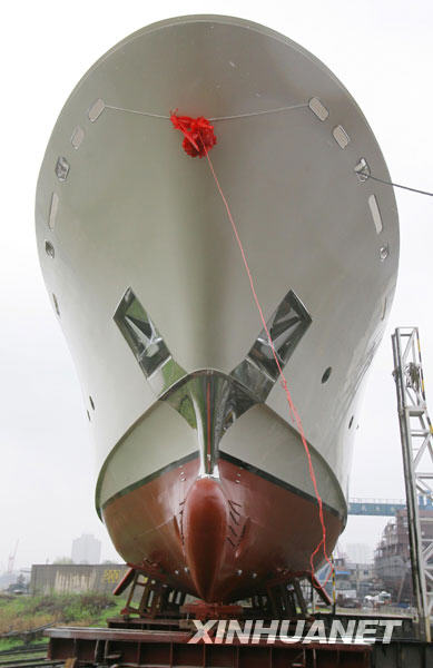 正文  当日,单价达8000万元至1亿元人民币的一艘国产豪华游艇在武汉市