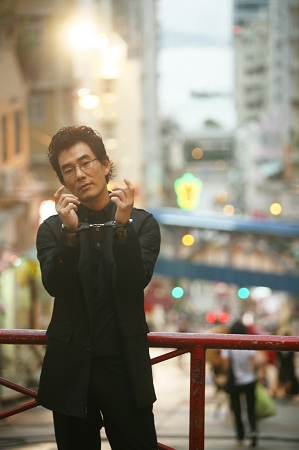 当你看过昨日公映的《火龙对决》后,那个戴着伪善面具的任贤齐恐怕