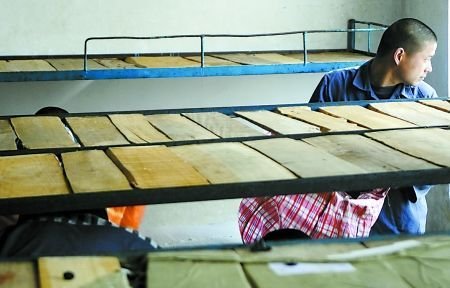 河南周口监狱3000多名犯人大转移组图