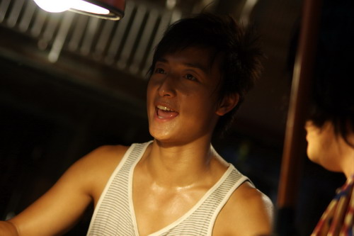 《出水芙蓉》票房黑马 阿娇等庆祝破茧成蝶